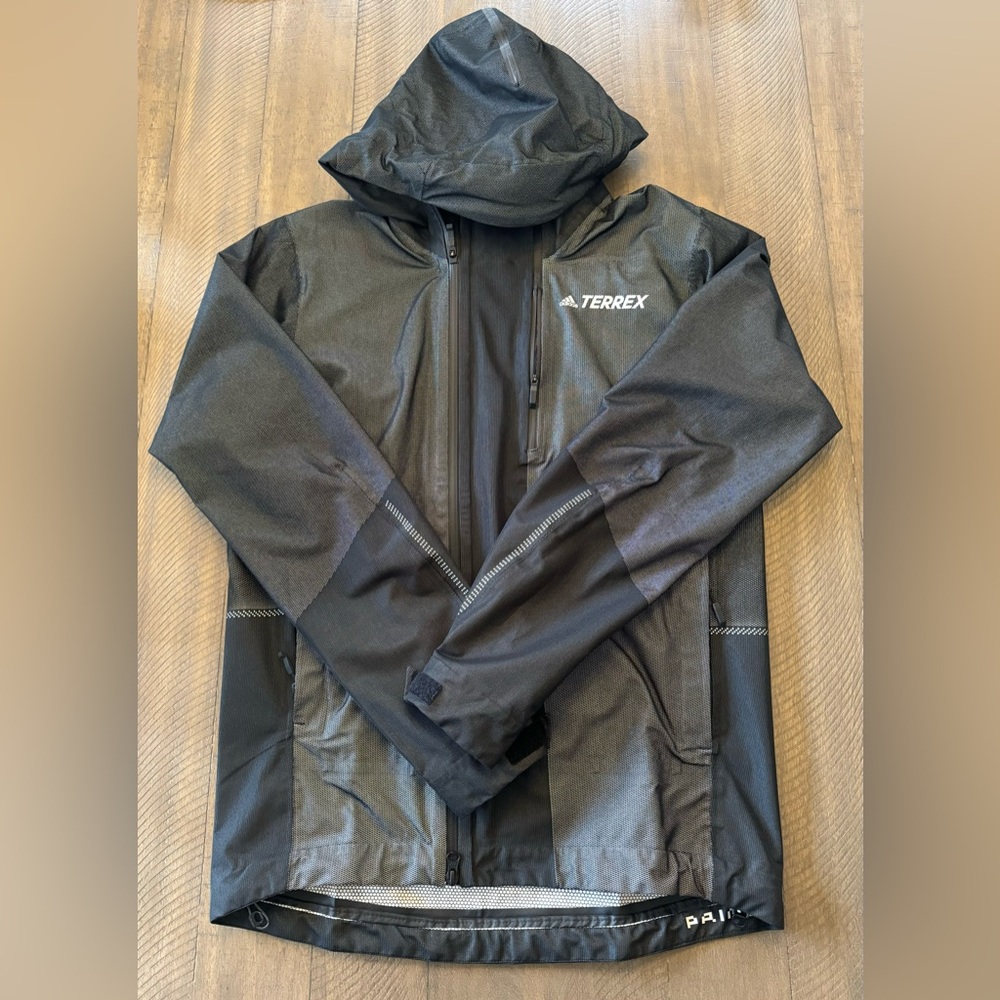 Adidas Black Performance Jacket with Hood and Water-Resistant Material